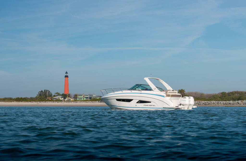Biscayne Bay Millionaire’s Homes Sightseeing and Miami skyline